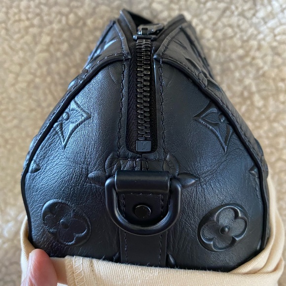 Louis Vuitton city seal keepal - Picture 10 of 17